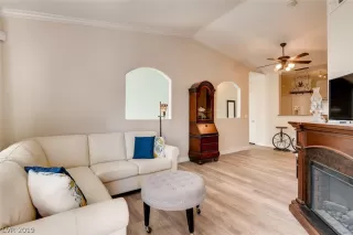 Photo #4: 2110126 Listing