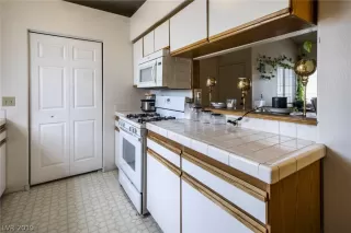 Photo #6: 2110134 Listing