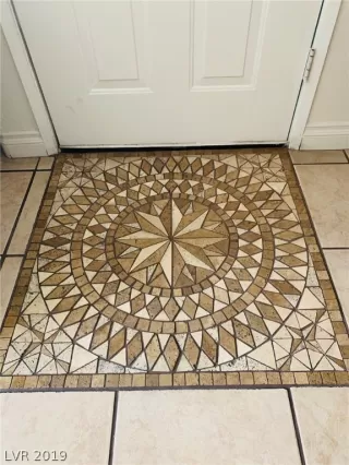 Photo #3: 2110152 Listing