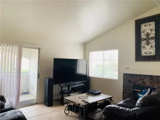 Photo #5: 2110152 Listing