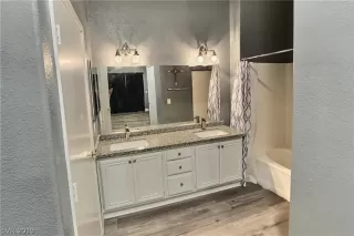 Photo #5: 2110244 Listing