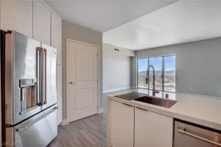 Photo #4: 2110342 Listing