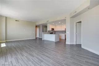 Photo #6: 2110342 Listing