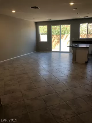 Photo #4: 2110431 Listing