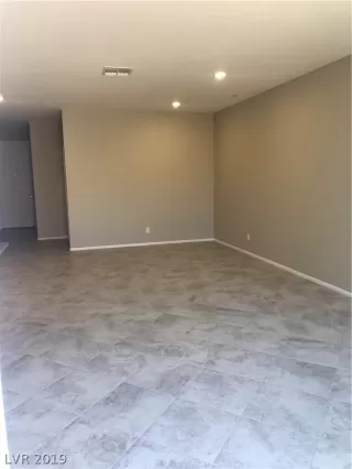 Photo #5: 2110431 Listing