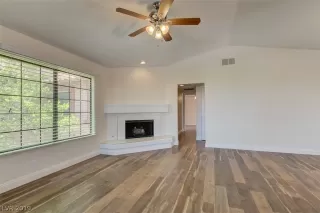 Photo #6: 2110442 Listing