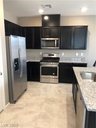 Photo #2: 2110457 Listing