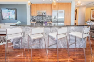 Photo #6: 2110508 Listing