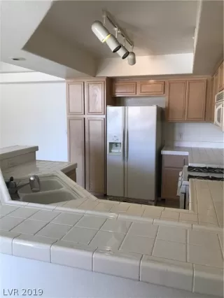 Photo #5: 2110572 Listing