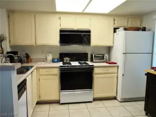 Photo #4: 2110811 Listing