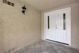 Photo #2: 2110827 Listing