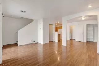 Photo #5: 2110997 Listing 