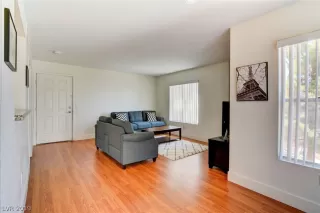 Photo #5: 2111013 Listing