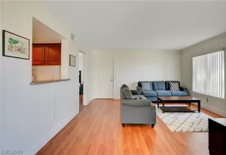 Photo #6: 2111013 Listing