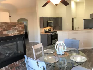 Photo #3: 2111043 Listing