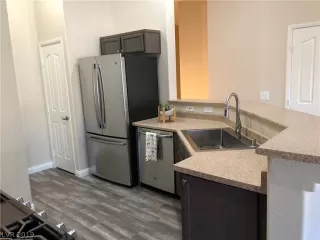 Photo #5: 2111043 Listing