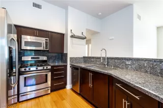 Photo #1: 2111044 Listing