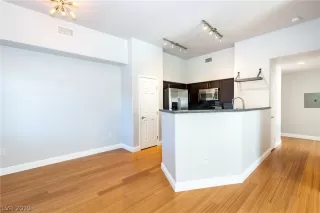 Photo #2: 2111044 Listing