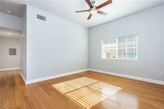 Photo #3: 2111044 Listing