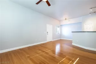Photo #5: 2111044 Listing