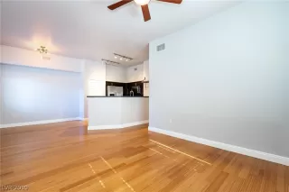 Photo #6: 2111044 Listing