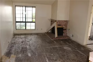 Photo #3: 2111077 Listing 