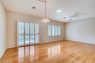 Photo #2: 2111093 Listing