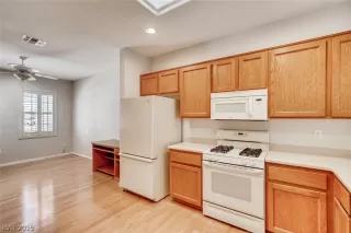Photo #4: 2111093 Listing