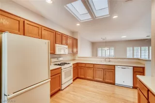Photo #6: 2111093 Listing