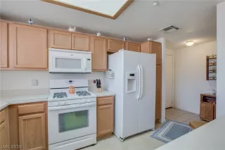 Photo #2: 2111116 Listing