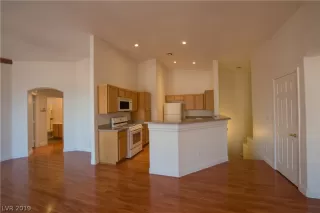 Photo #4: 2111117 Listing