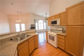 Photo #5: 2111117 Listing