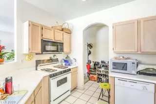 Photo #6: 2111230 Listing
