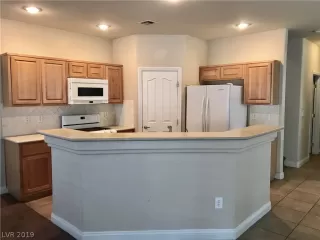 Photo #4: 2111247 Listing