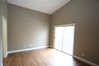 Photo #6: 2111267 Listing