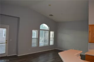 Photo #5: 2111302 Listing