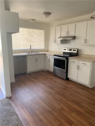 Photo #3: 2111373 Listing 