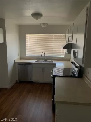 Photo #4: 2111373 Listing 