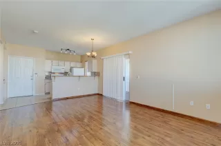 Photo #3: 2111377 Listing