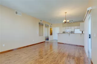 Photo #4: 2111377 Listing