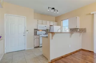 Photo #5: 2111377 Listing