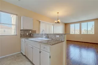 Photo #6: 2111377 Listing