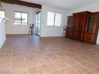 Photo #3: 2111381 Listing