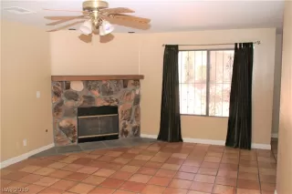 Photo #5: 2111402 Listing 