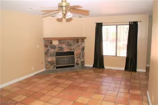 Photo #6: 2111402 Listing 