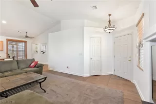 Photo #3: 2111407 Listing