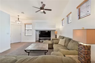 Photo #5: 2111407 Listing