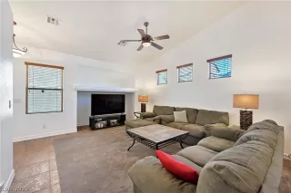 Photo #6: 2111407 Listing