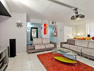 Photo #4: 2111429 Listing