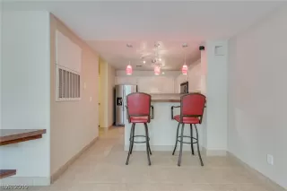 Photo #4: 2111450 Listing 